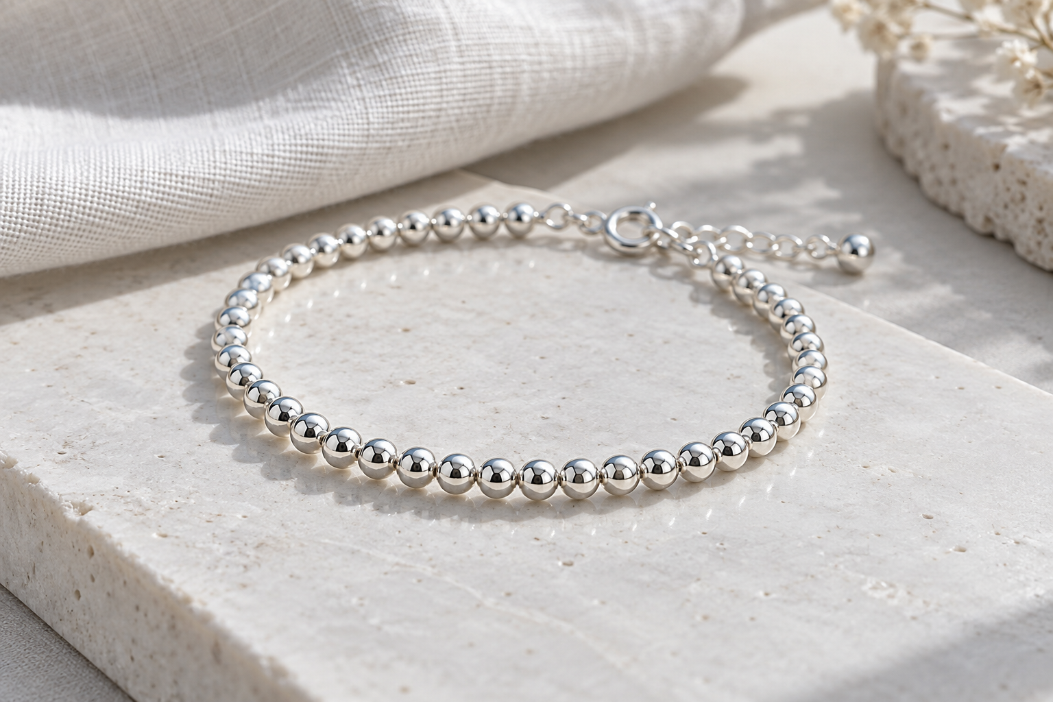 Silver bead bracelet with fine light reflections